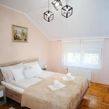 Queen Deluxe * Sombor